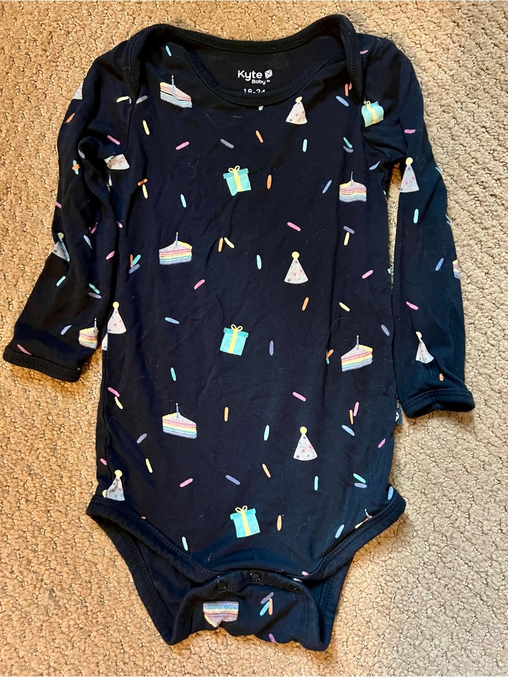 Kyte BABY black Long-Sleeve Bodysuit with confetti birthday print